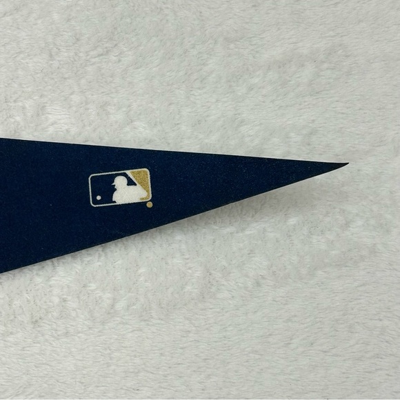 Milwaukee Brewers MLB Baseball WinCraft Classic Felt Pennant Banner Flag 30”x12” - Picture 5 of 7